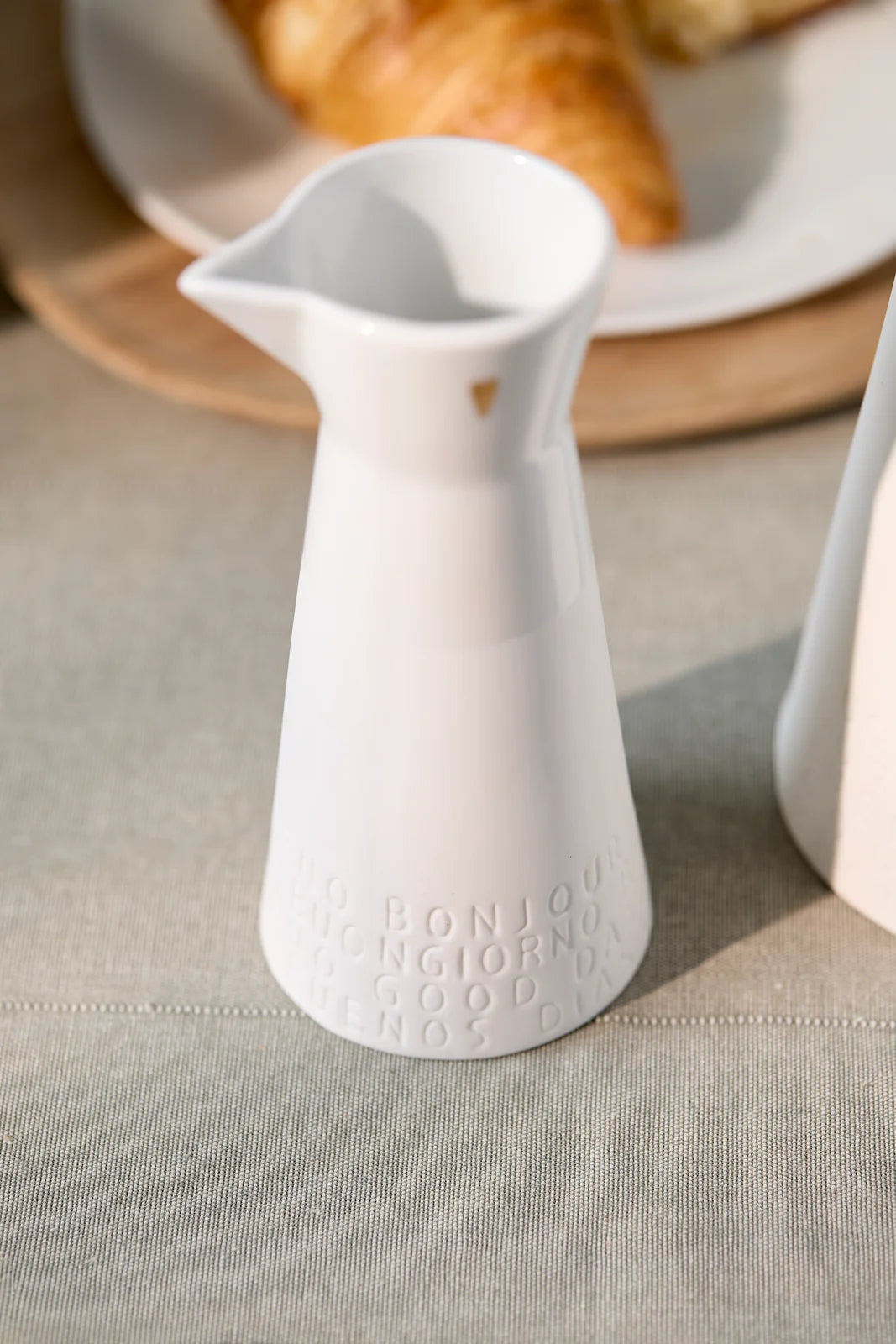 Breakfast. Pitcher 200 ml