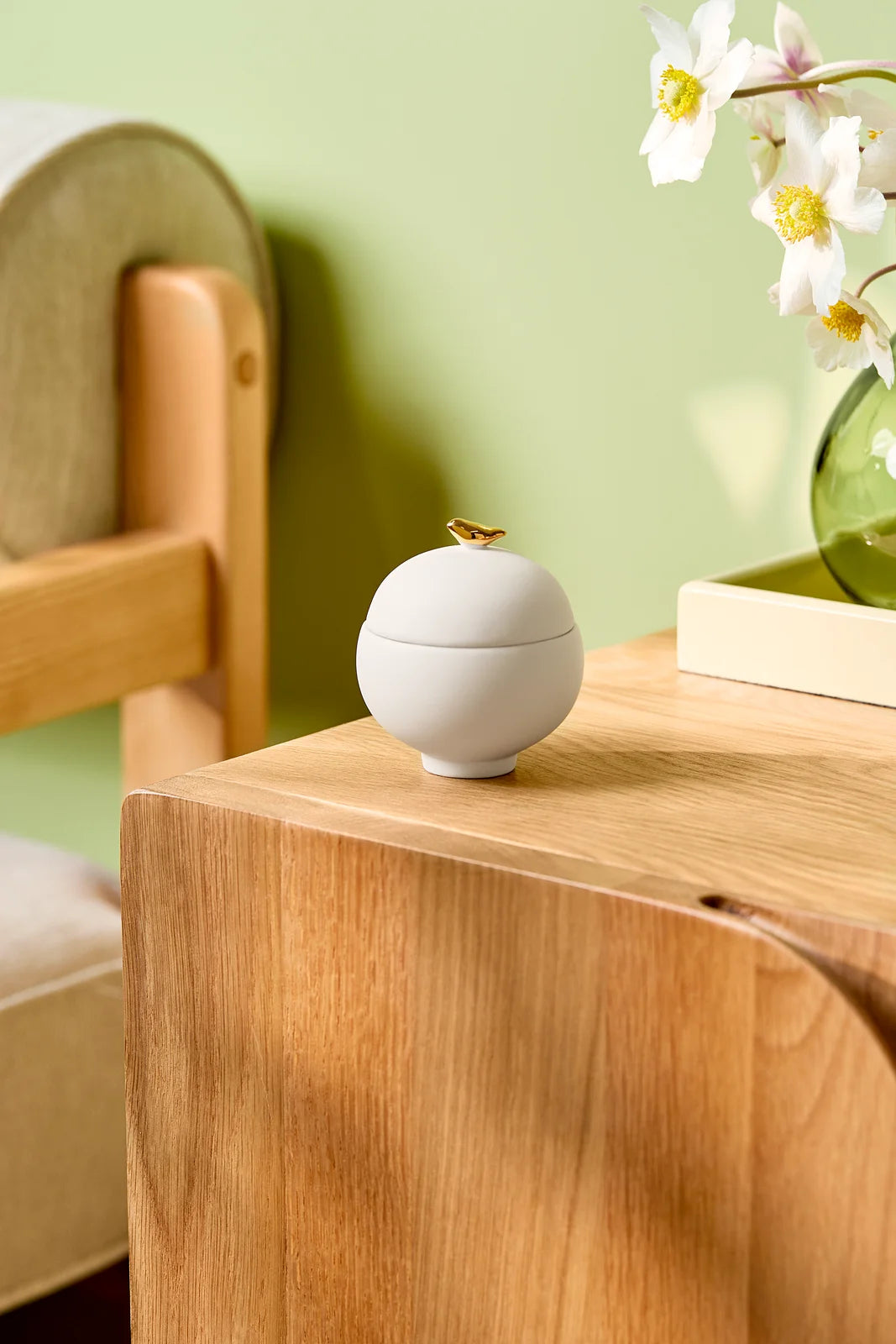 Porcelain stories"Bird".Can Diameter 7cm height. 8.1cm
