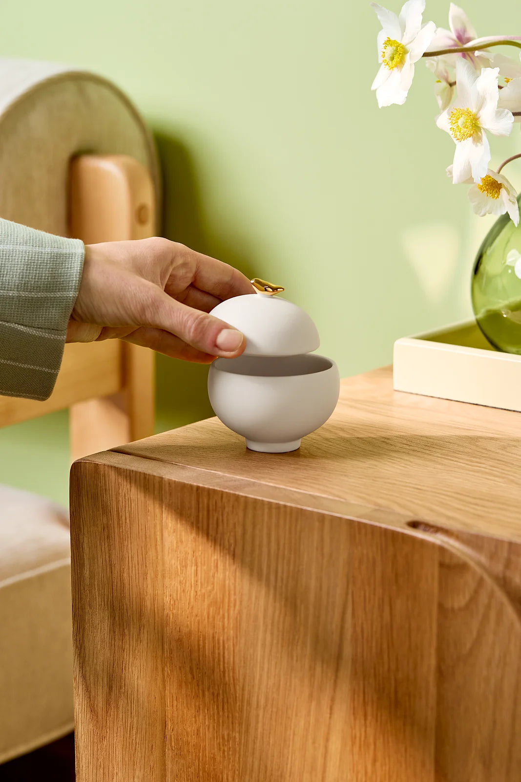 Porcelain stories"Bird".Can Diameter 7cm height. 8.1cm