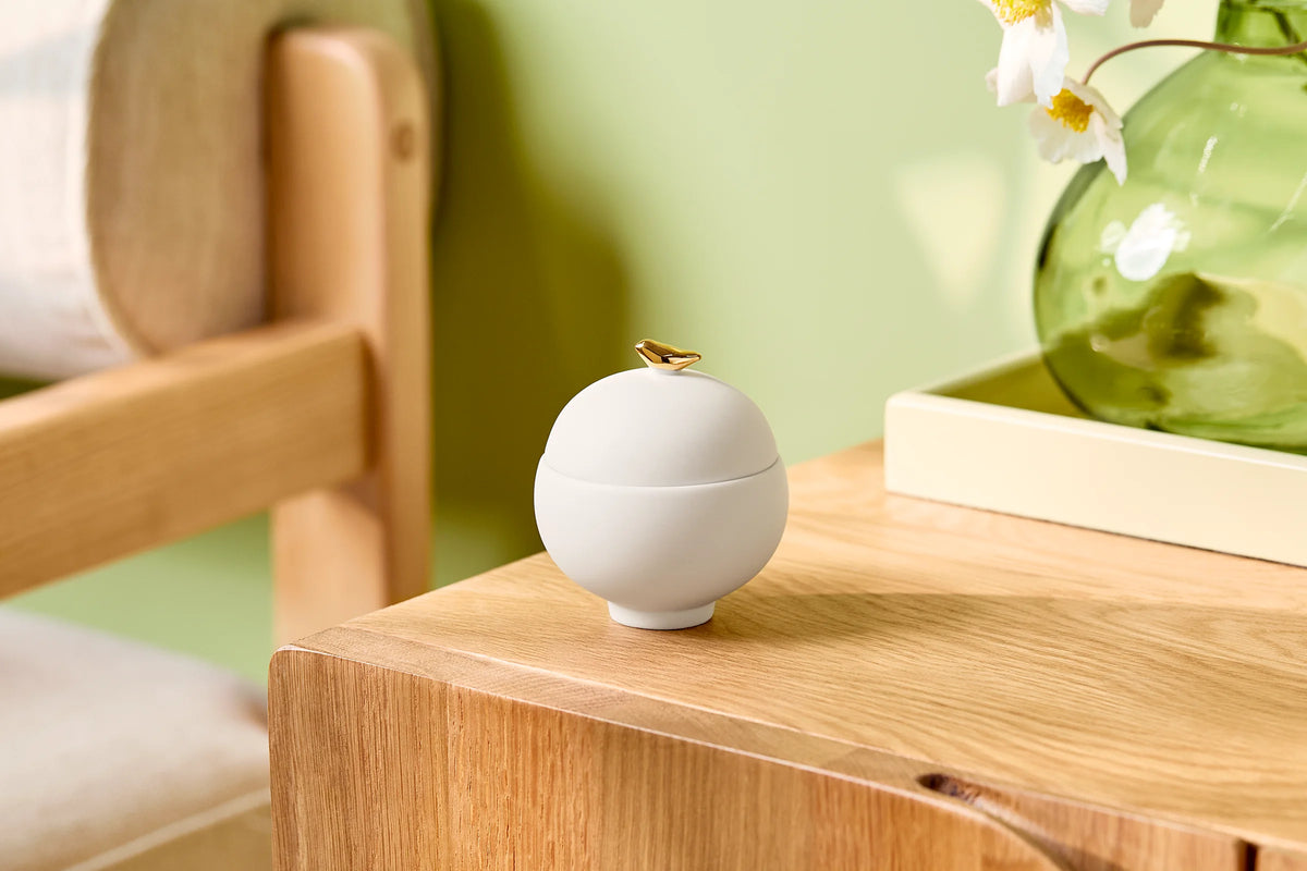 Porcelain stories"Bird".Can Diameter 7cm height. 8.1cm