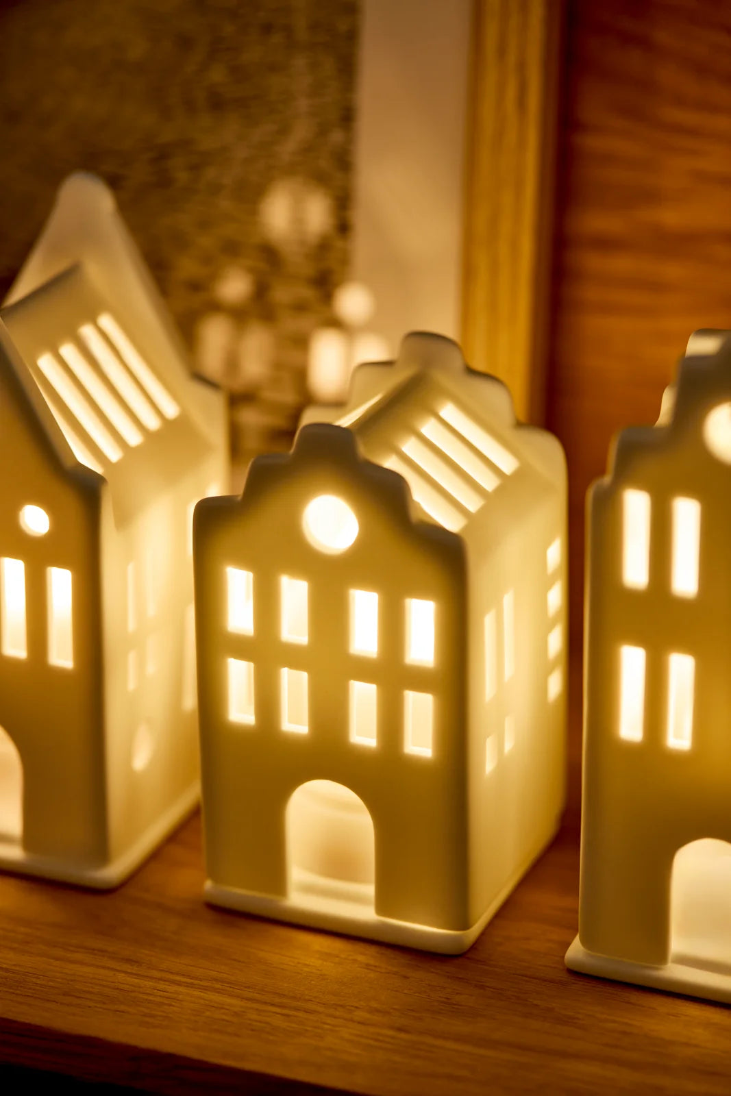 Small Lighthouse town house 5.5x6x10.5cm
