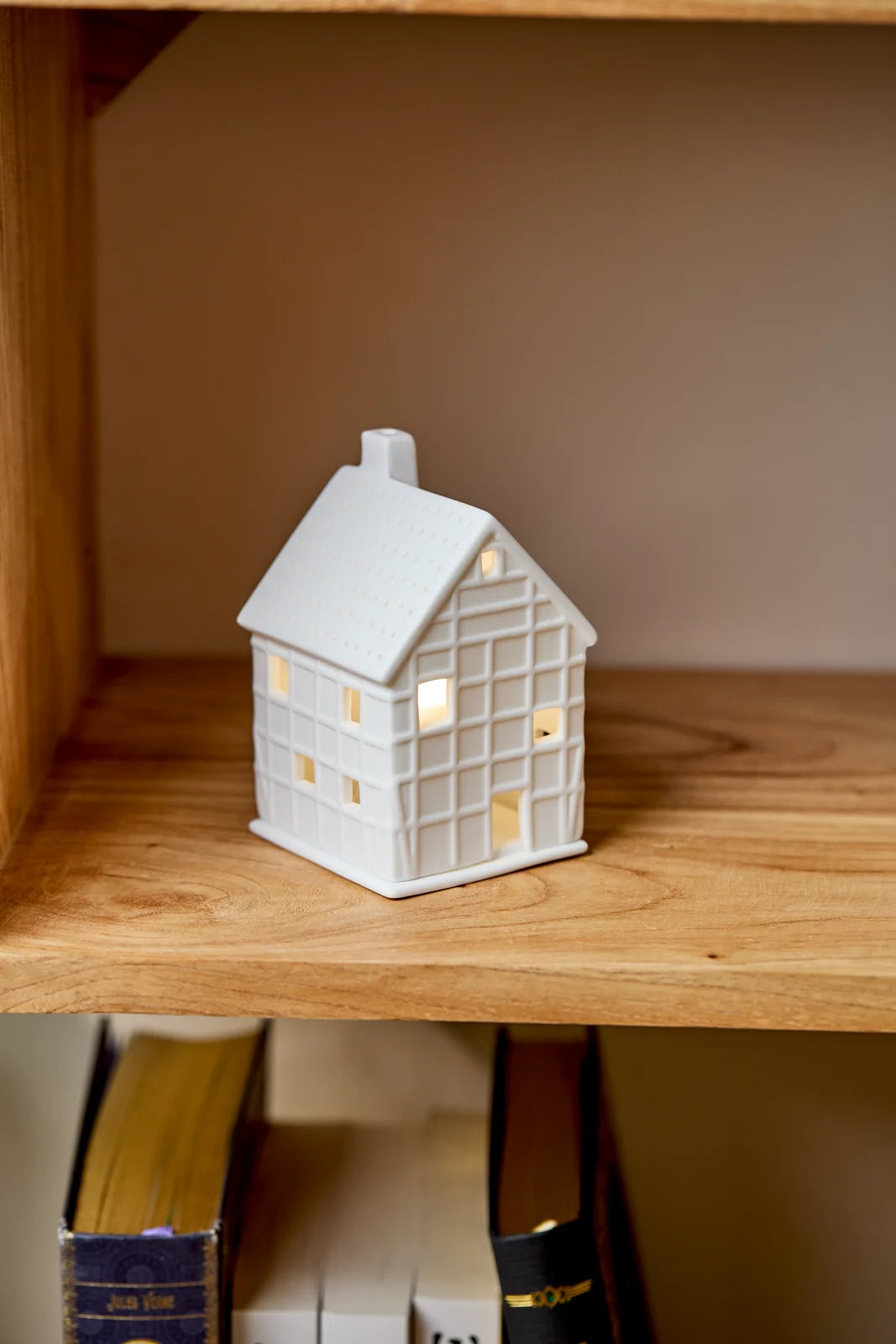Half-timbered lighthouse small 7x7.5x12cm