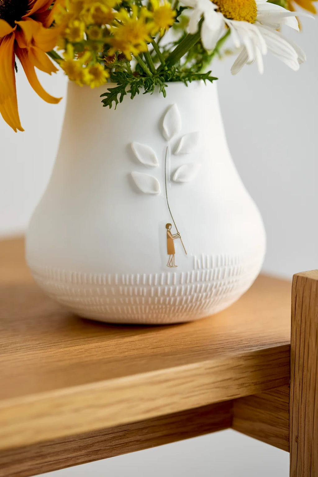 Picture story vase meadow