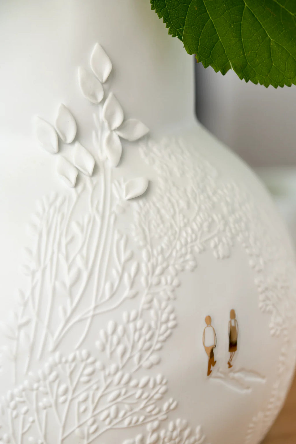 Picture story vase a walk in