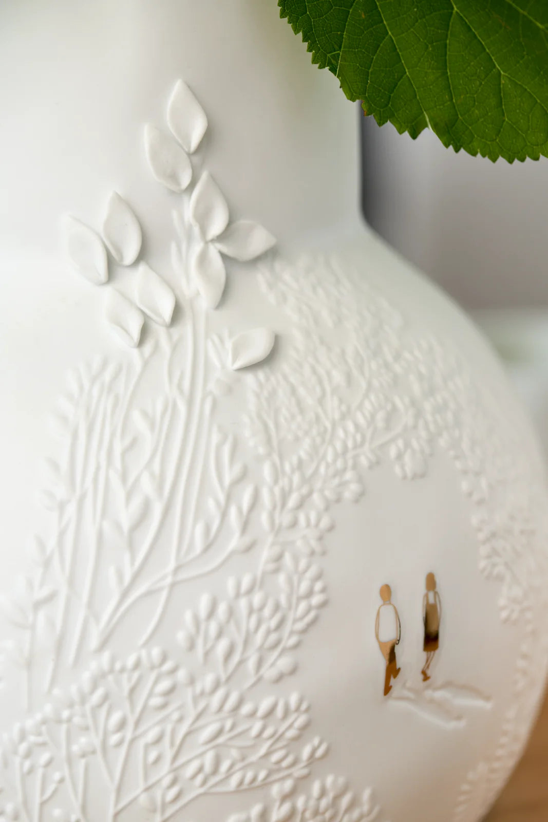 Picture story vase a walk in