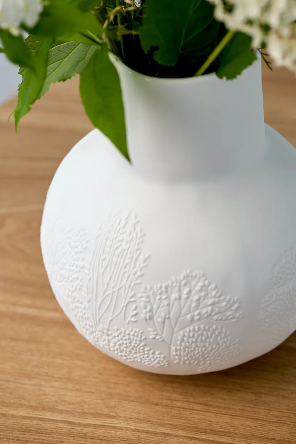 Picture story vase a walk in