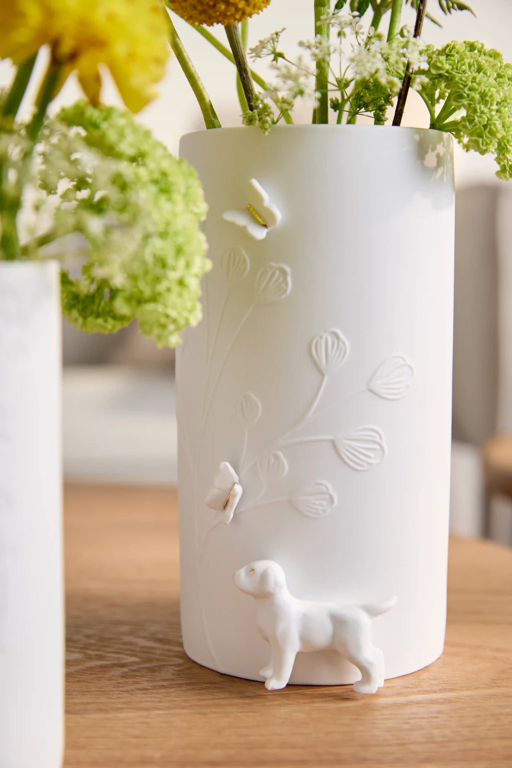 Vase Dog standing