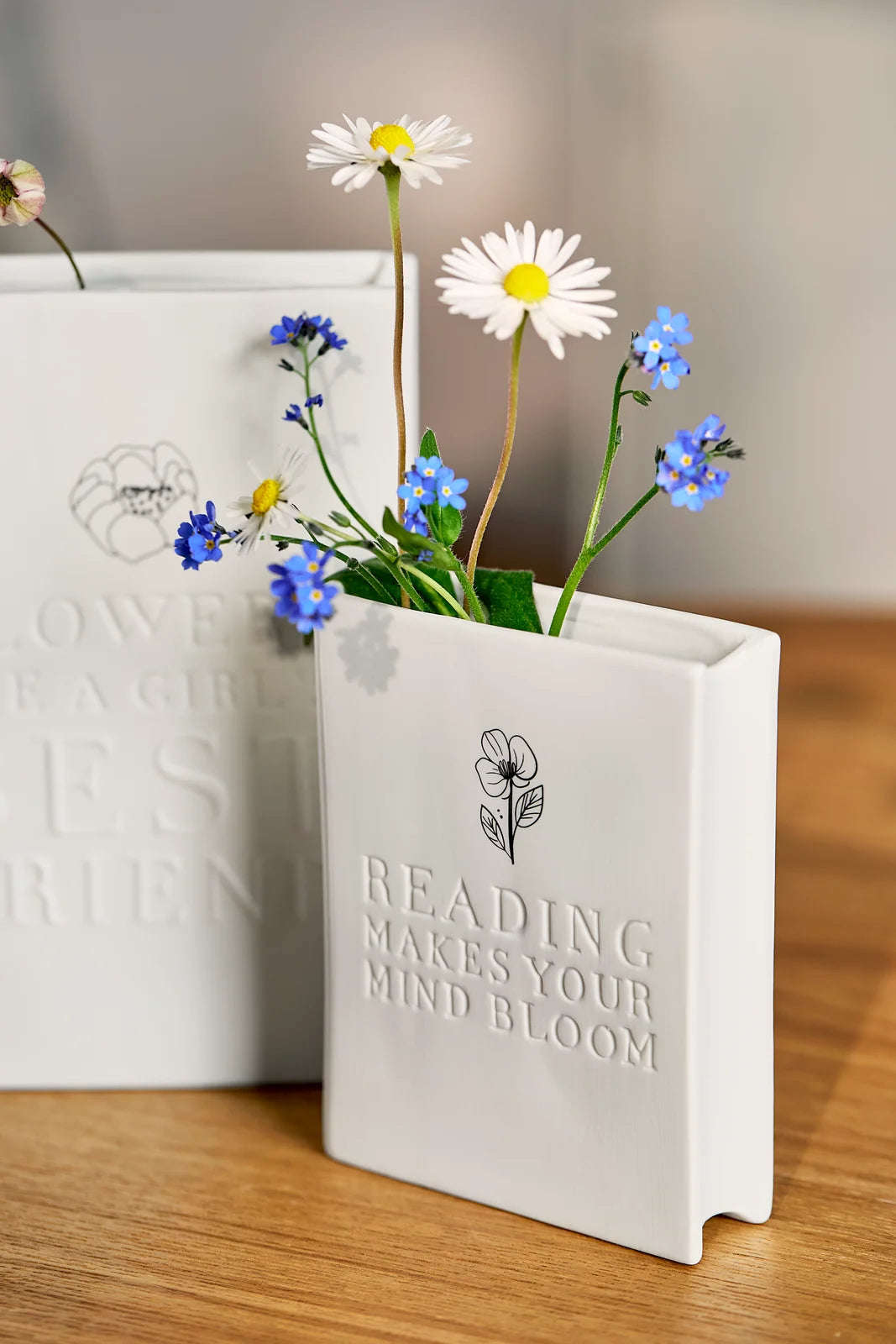 Nature stories vase Tales