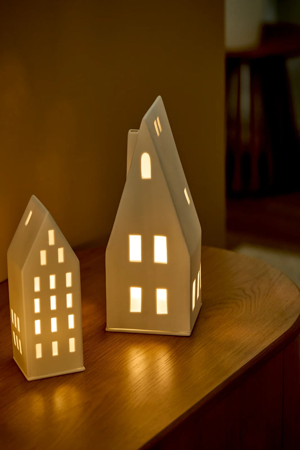 Large light house pitched roof 12x11x30.5cm