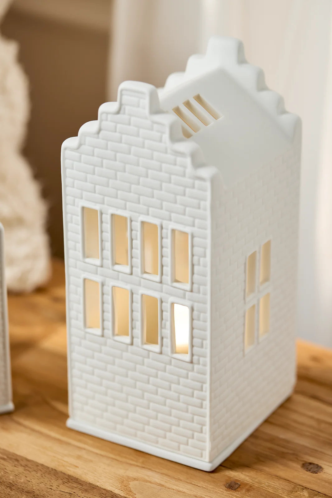 Large brick house 9x9.5x21cm